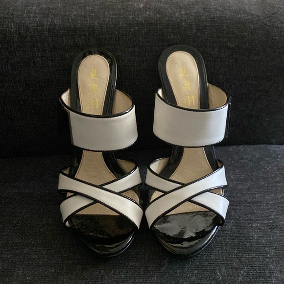 Used L.A.M.B. - size 6M -black & white heels worn a few times no flaws ! - Picture 1 of 8